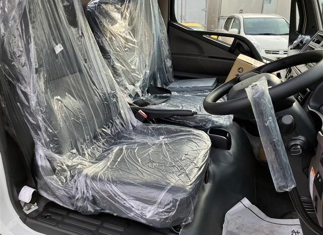 2025 MITSUBISHI CANTER full