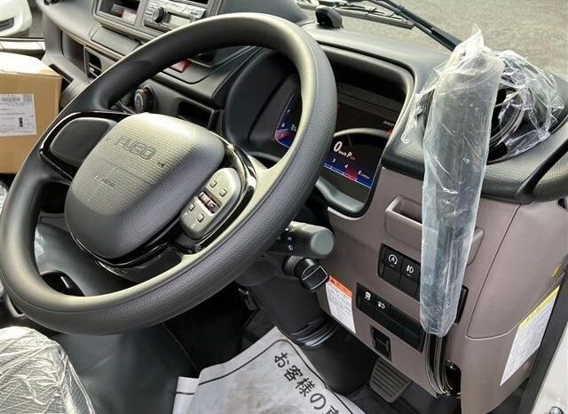 2025 MITSUBISHI CANTER full